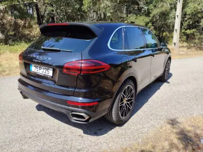 Porsche Cayenne 2015 - 35900 EUR, 206900 km - AUTO.MOTO.pt - 206900km - foto 15 de 27