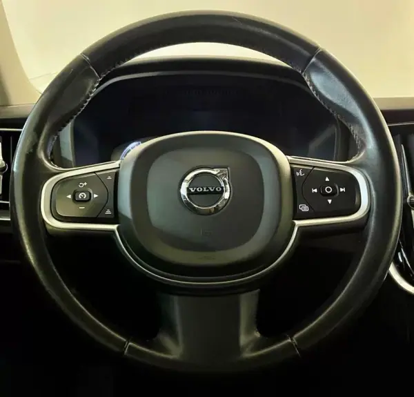 Volvo V60 2020 - 20950 EUR, 154000 km - AUTO.MOTO.pt - 154000km - foto 8 de 30