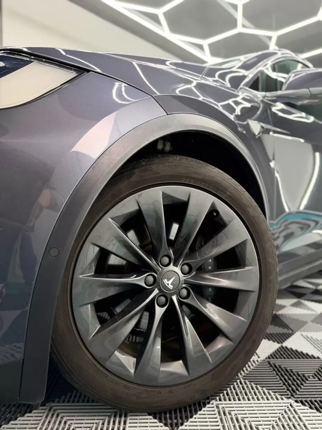 Tesla Model X 2018 - 31999 EUR, 151000 km - AUTO.MOTO.pt - 151000km - foto 4 de 23