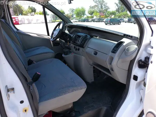 Renault 2002 - 6500 EUR, 457000 km - AUTO.MOTO.pt - 457000km - foto 15 de 19