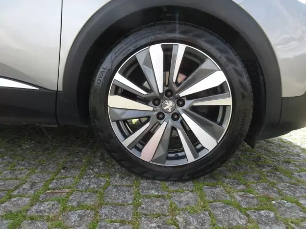 Peugeot 3008 2017 - 17990 EUR, 168000 km - AUTO.MOTO.pt - 168000km - foto 14 de 37