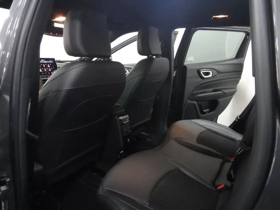 Jeep Compass 2021 - 20900 EUR, 100000 km - AUTO.MOTO.pt - 100000km - foto 17 de 40