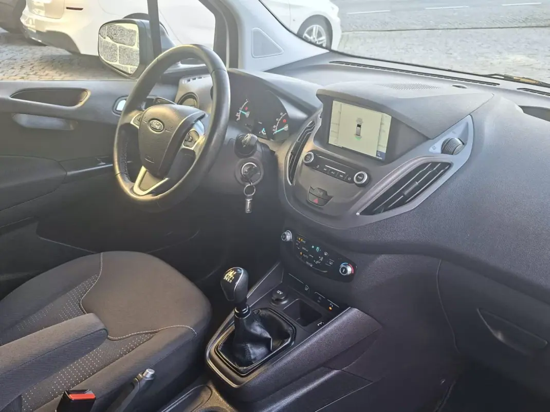 Ford Transit Courier 2021 - 12990 EUR, 88501 km - AUTO.MOTO.pt - 88501km - foto 8 de 15