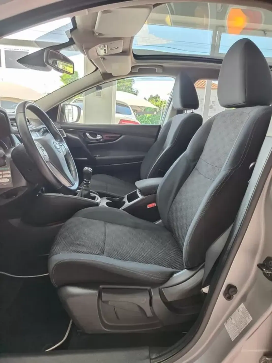 Nissan Qashqai 2015 - 14350 EUR, 98000 km - AUTO.MOTO.pt - 98000km - foto 13 de 38