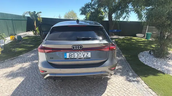Audi Q6 e-tron 2025 - 55000 EUR, 22504 km - AUTO.MOTO.pt - 22504km - foto 11 de 13