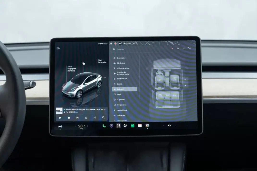 Tesla Model Y 2023 - 35950 EUR, 57000 km - 57000km - foto 35 de 49