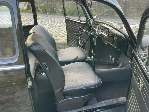 Volkswagen Carocha Cabrio 1972 - 8900 EUR, 84000 km - AUTO.MOTO.pt - 84000km - foto 14 de 29
