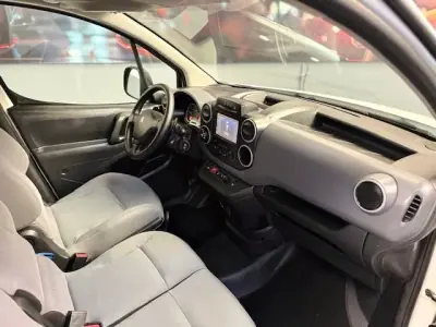 Peugeot PARTNER GIRAFON 2016 - 8990 EUR, 153000 km - AUTO.MOTO.pt - 153000km - foto 12 de 13