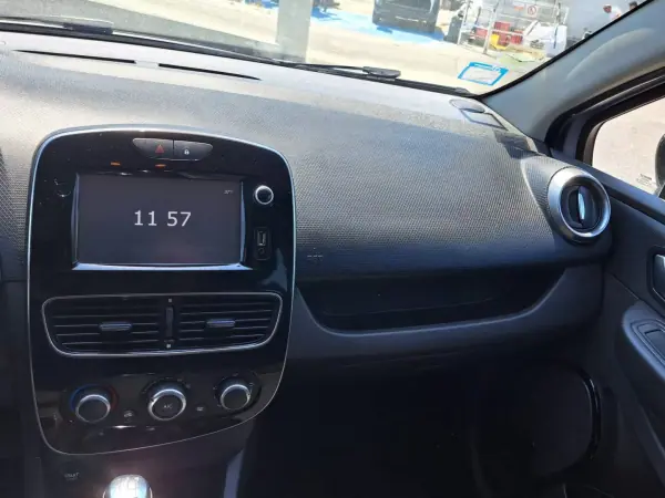 Renault Clio 2017 - 11950 EUR, 74687 km - AUTO.MOTO.pt - 74687km - foto 13 de 43