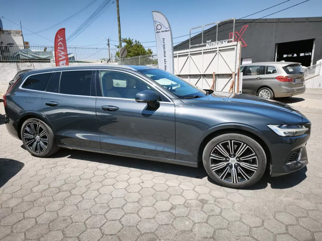 Volvo V60 2019 - 22900 EUR, 182000 km - 182000km - foto 4 de 25