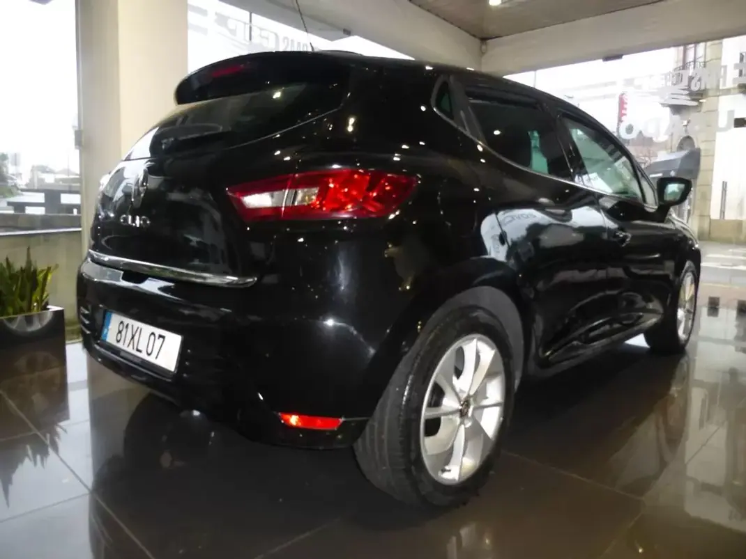 Renault Clio 2019 - 11700 EUR, 116904 km - AUTO.MOTO.pt - 116904km - foto 2 de 32