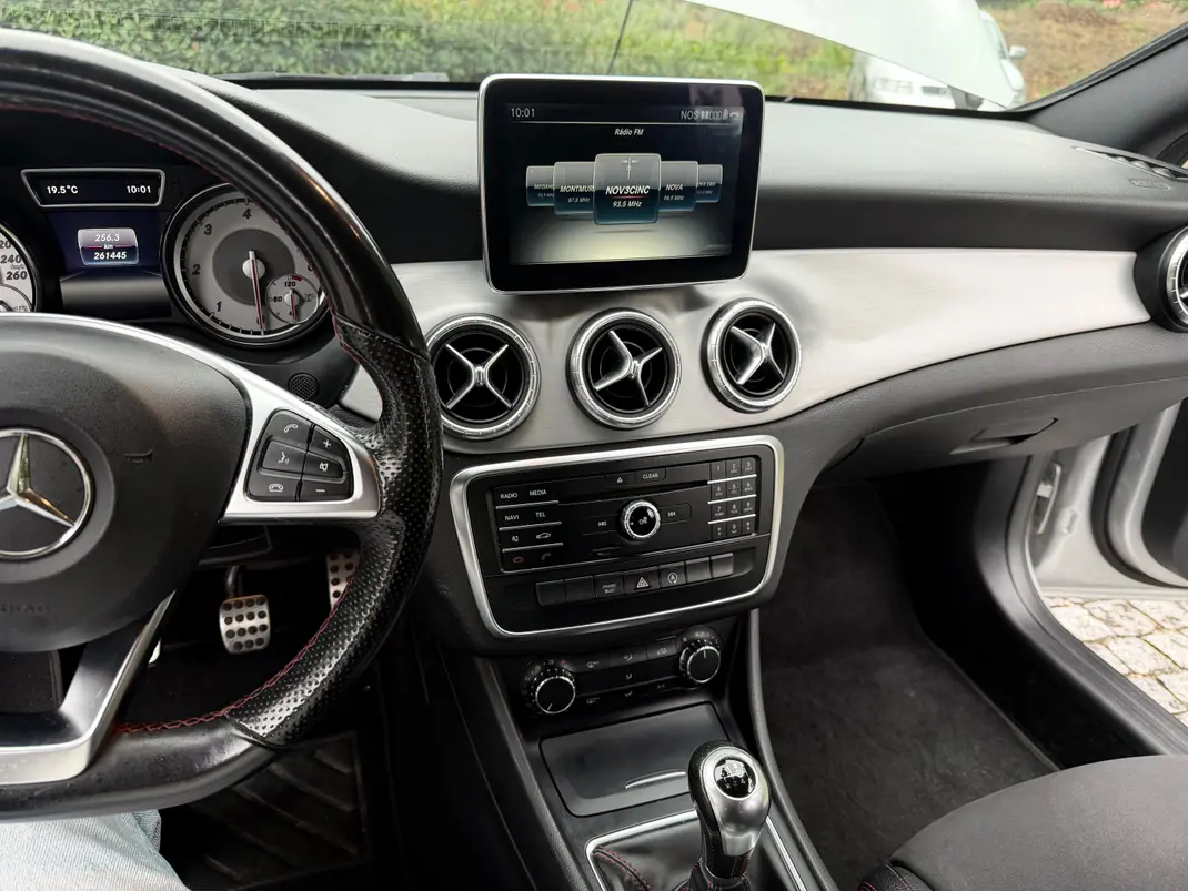 Mercedes-Benz CLA 180 2017 - 14800 EUR, 261445 km - 261445km - foto 10 de 13