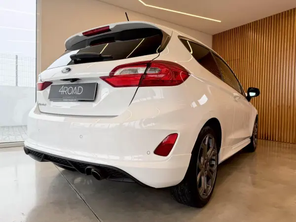 Ford Fiesta 2018 - 11000 EUR, 146800 km - AUTO.MOTO.pt - 146800km - foto 16 de 78