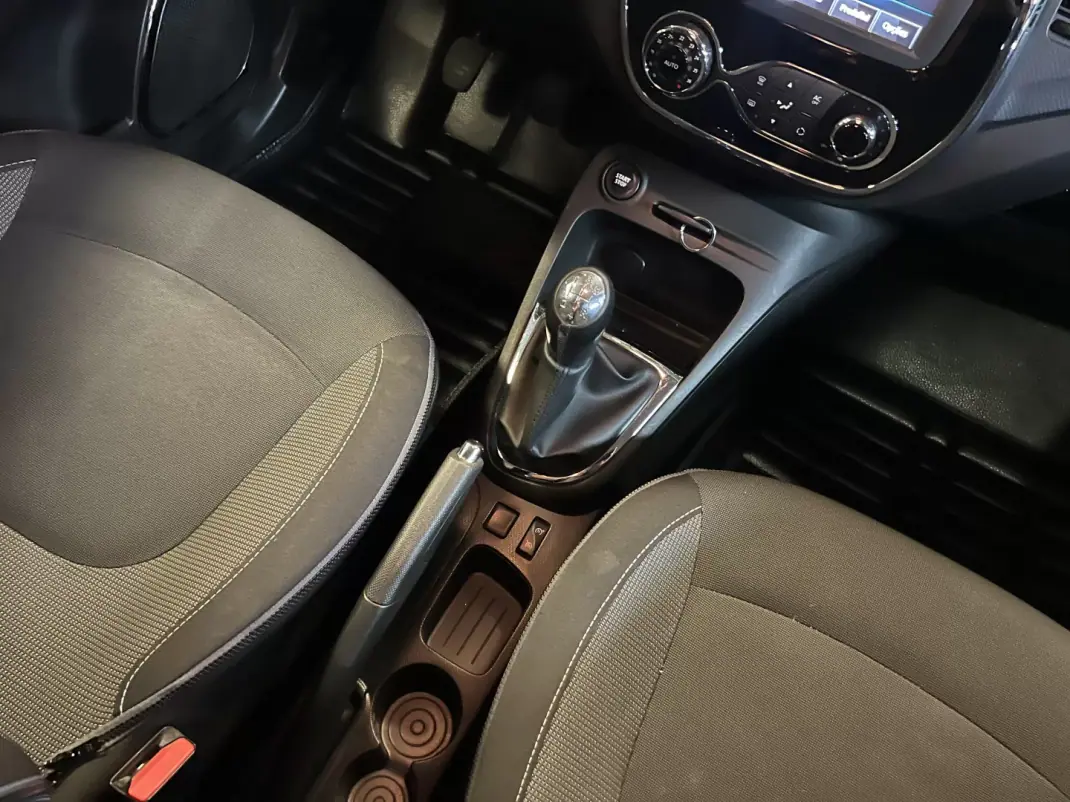 Renault Captur 2015 - 10990 EUR, 150000 km - 150000km - foto 17 de 36