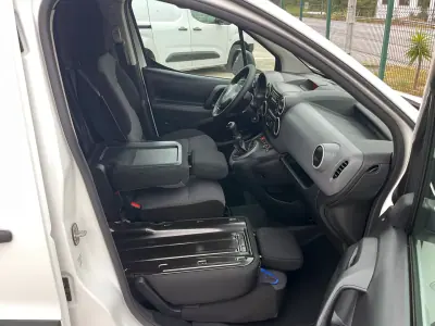 Citroën Berlingo 1.6 HDi Longa 2019 - 11750 EUR, 106000 km - AUTO.MOTO.pt - 106000km - foto 18 de 30