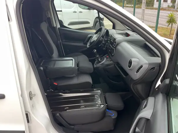 Citroën Berlingo 1.6 HDi Longa 2019 - 11750 EUR, 106000 km - AUTO.MOTO.pt - 106000km - foto 18 de 30