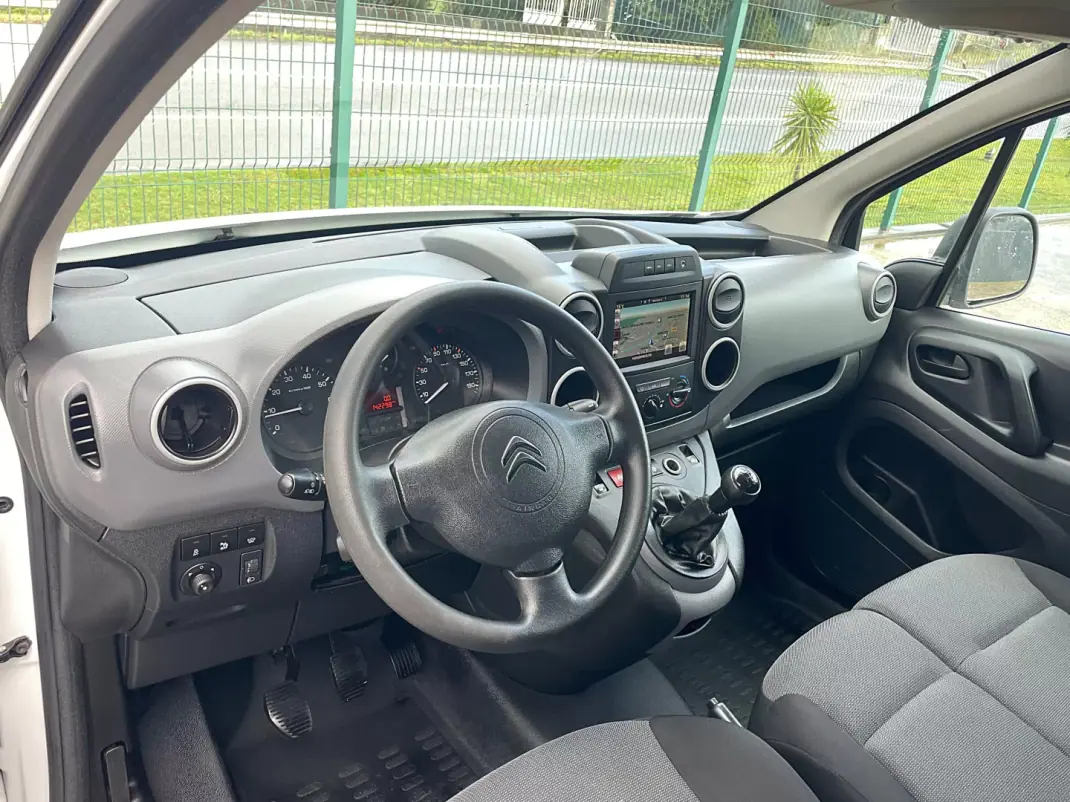 Citroën Berlingo 1.6 HDI IVA Dedutível 2019 - 10900 EUR, 142000 km - AUTO.MOTO.pt - 142000km - foto 16 de 36