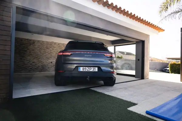Porsche Cayenne Coupé 2019 - 62900 EUR, 253000 km - AUTO.MOTO.pt - 253000km - foto 2 de 40