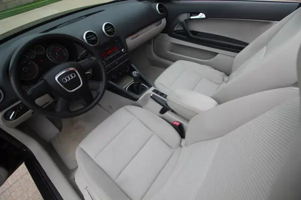 Audi A3 Cabrio 2010 - 11650 EUR, 117000 km - AUTO.MOTO.pt - 117000km - foto 13 de 25