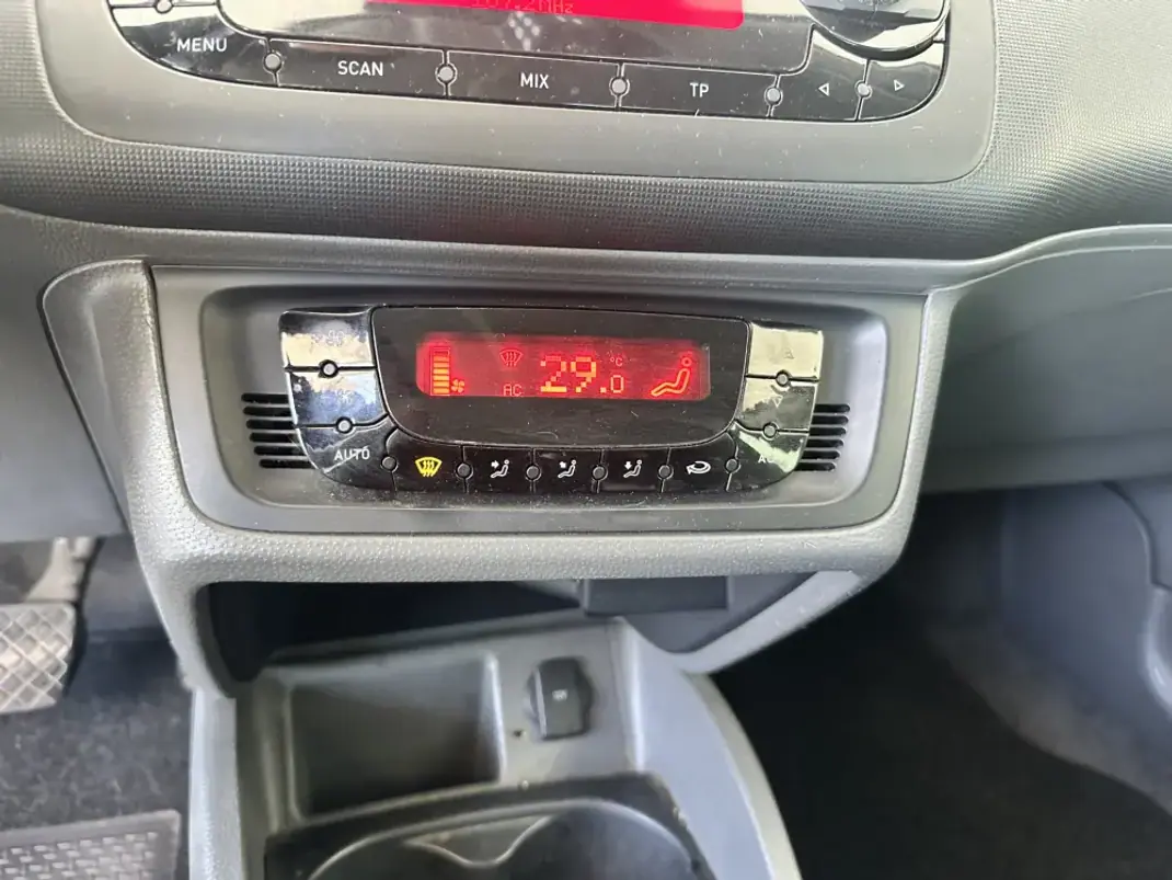 SEAT Ibiza ST 2011 - 6890 EUR, 148920 km - 148920km - foto 14 de 21