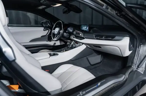 BMW i8 2015 - 69000 EUR, 91500 km - AUTO.MOTO.pt - 91500km - foto 12 de 17