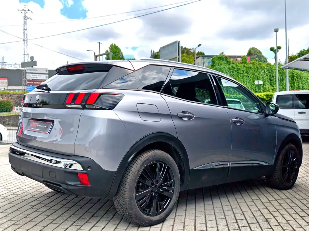 Peugeot 3008 2017 - 17900 EUR, 140000 km - AUTO.MOTO.pt - 140000km - foto 5 de 14