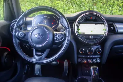 MINI 5 Portas 2019 - 24900 EUR, 105000 km - AUTO.MOTO.pt - 105000km - foto 14 de 17