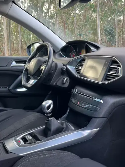 Peugeot 308 SW 2015 - 9500 EUR, 210430 km - AUTO.MOTO.pt - 210430km - foto 23 de 23