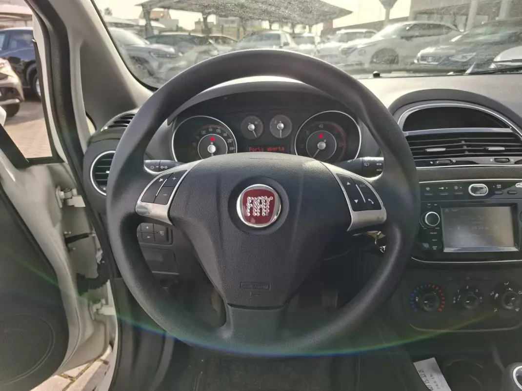 Fiat Punto 2017 - 8750 EUR, 114752 km - AUTO.MOTO.pt - 114752km - foto 15 de 26