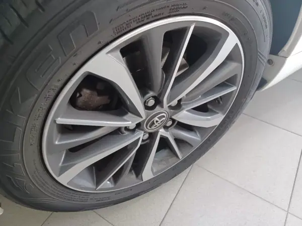 Toyota Avensis Touring Sports 2016 - 15980 EUR, 120621 km - AUTO.MOTO.pt - 120621km - foto 40 de 45