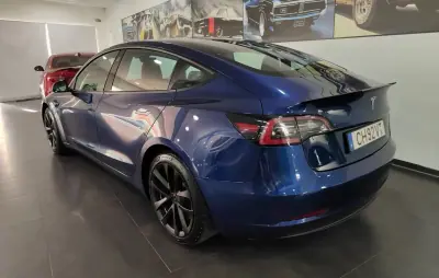 Tesla Model 3 2021 - 25990 EUR, 100000 km - AUTO.MOTO.pt - 100000km - foto 3 de 46