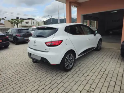 Renault Clio 2016 - 8990 EUR, 152000 km - AUTO.MOTO.pt - 152000km - foto 4 de 14