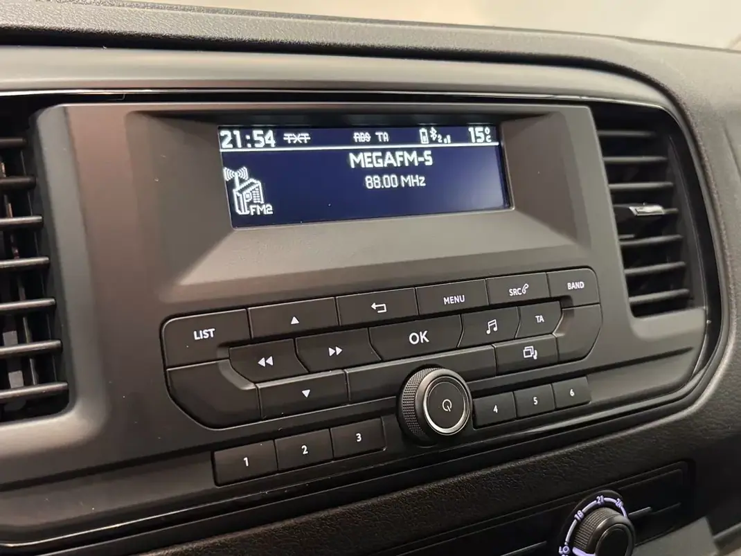 Opel COMBO 2020 - 15500 EUR, 150000 km - AUTO.MOTO.pt - 150000km - foto 11 de 16