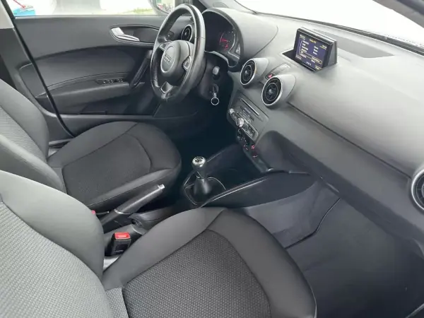 Audi A1 Sportback 2018 - 15250 EUR, 85720 km - AUTO.MOTO.pt - 85720km - foto 14 de 17