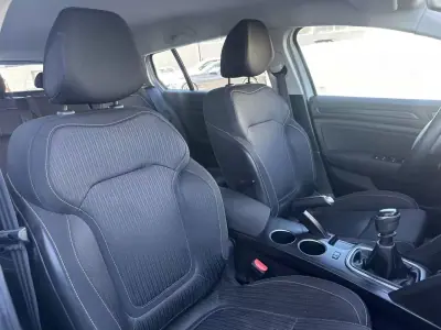 Renault Mégane Sport Tourer 2017 - 9900 EUR, 190000 km - AUTO.MOTO.pt - 190000km - foto 52 de 60