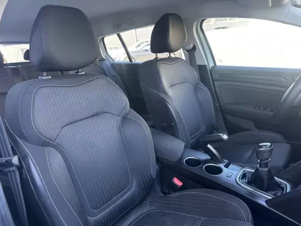 Renault Mégane Sport Tourer 2017 - 9900 EUR, 190000 km - AUTO.MOTO.pt - 190000km - foto 52 de 60