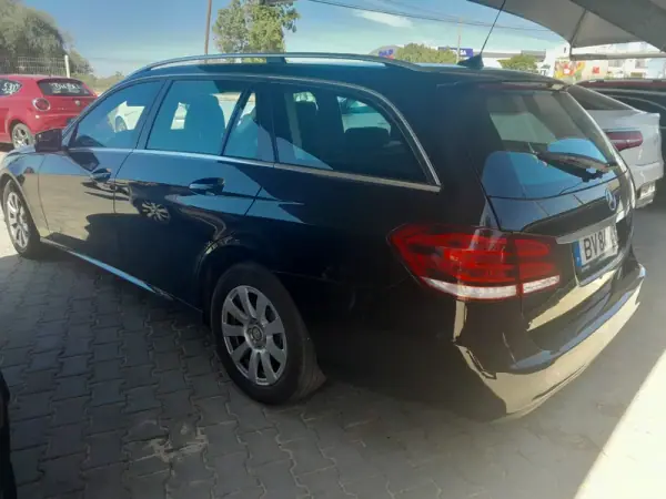 Mercedes-Benz E 200 2016 - 20900 EUR, 180000 km - AUTO.MOTO.pt - 180000km - foto 4 de 10
