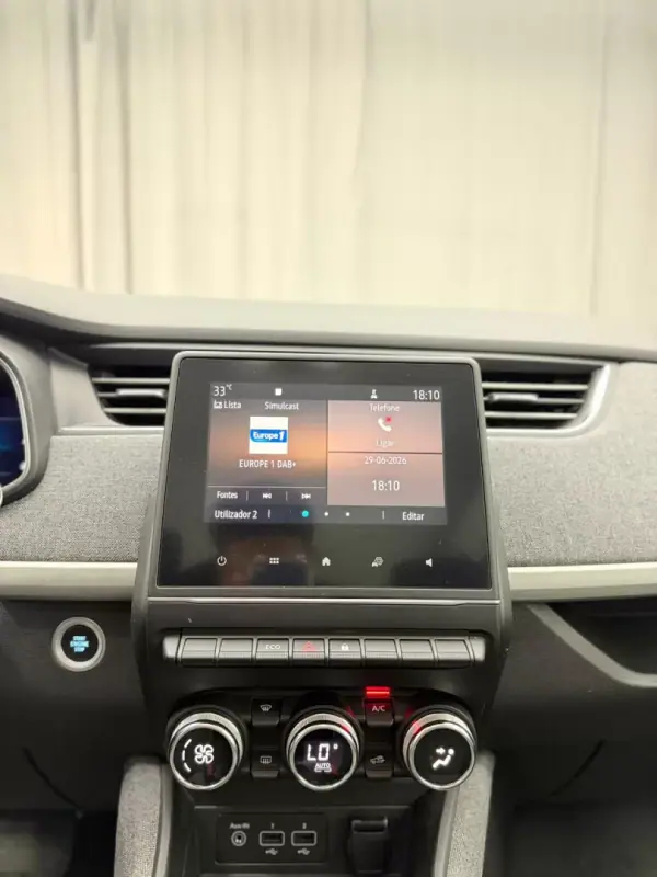 Renault Zoe 2020 - 13999 EUR, 114000 km - AUTO.MOTO.pt - 114000km - foto 11 de 21