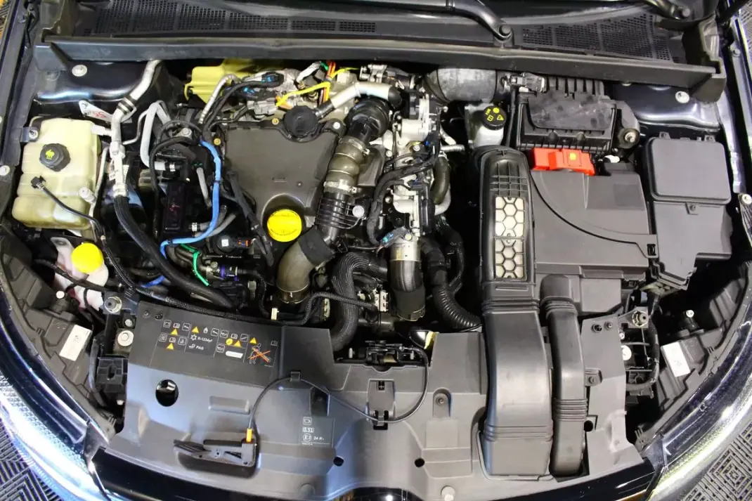 Renault Mégane Sport Tourer 2022 - 15900 EUR, 141000 km - AUTO.MOTO.pt - 141000km - foto 29 de 30