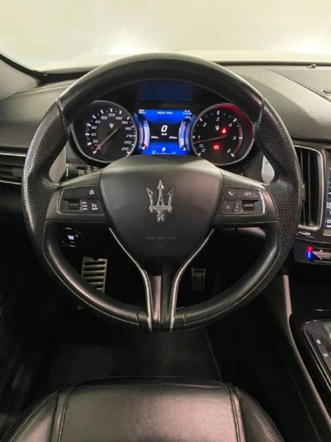 Maserati Levante 2016 - 44500 EUR, 232000 km - AUTO.MOTO.pt - 232000km - foto 19 de 55