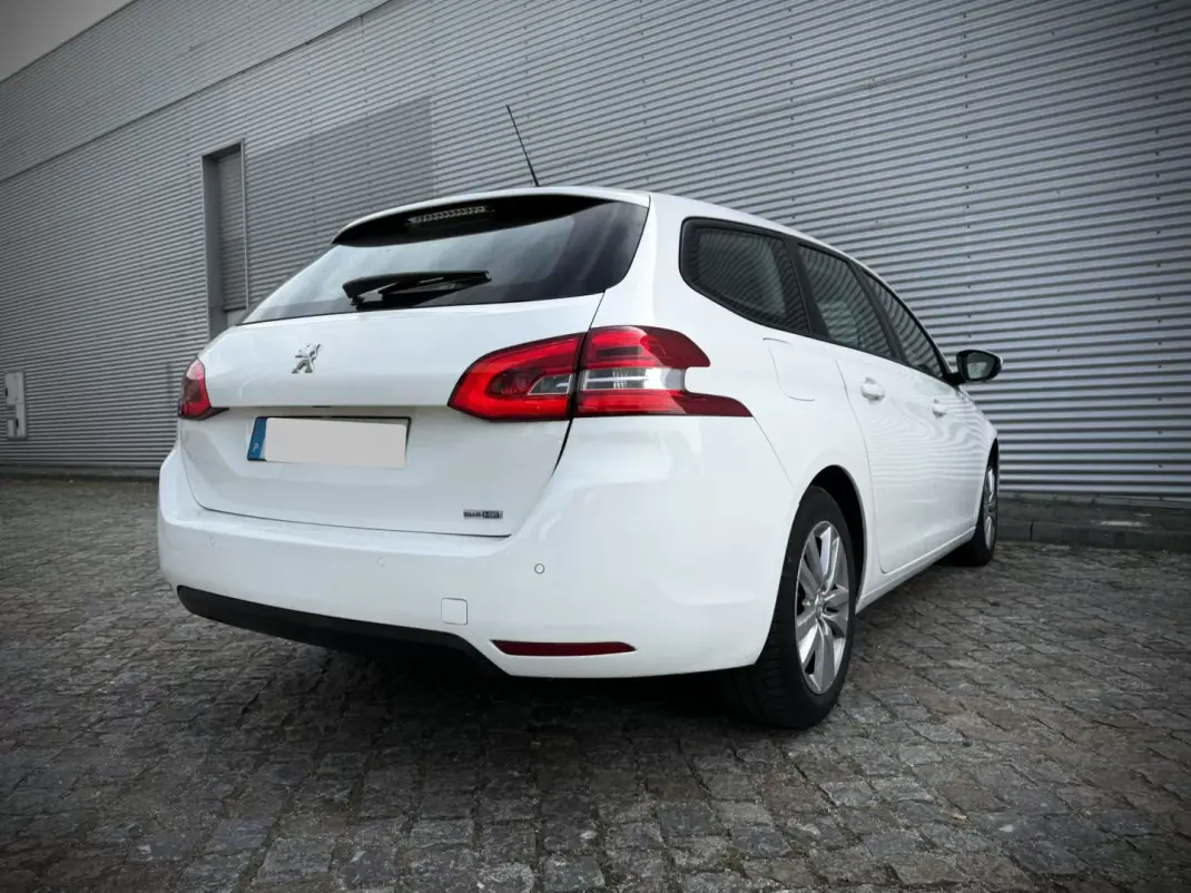 Peugeot 308 2019 - 11900 EUR, 145099 km - 145099km - foto 4 de 7