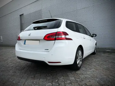 Peugeot 308 2019 - 11900 EUR, 145099 km - AUTO.MOTO.pt - 145099km - foto 4 de 7