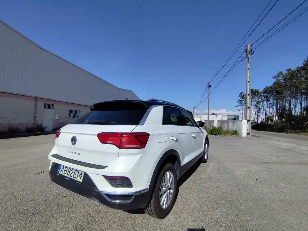 Volkswagen T-Roc 2020 - 19600 EUR, 124 km - AUTO.MOTO.pt - 124km - foto 5 de 12