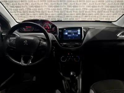 Peugeot 208 2014 - 8990 EUR, 75000 km - AUTO.MOTO.pt - 75000km - foto 11 de 13