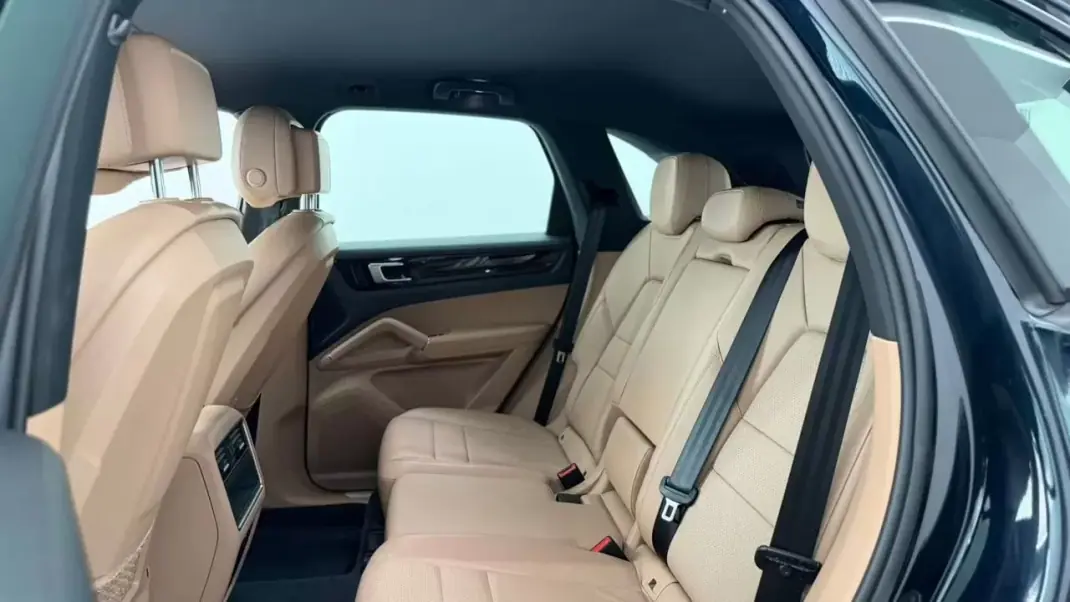 Porsche Cayenne 2019 - 59990 EUR, 87906 km - 87906km - foto 25 de 33