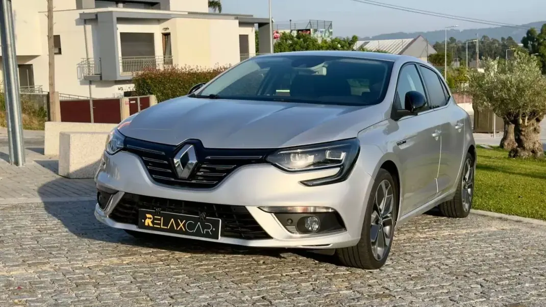Renault Mégane 2019 - 14999 EUR, 99500 km - AUTO.MOTO.pt - 99500km - foto 3 de 20
