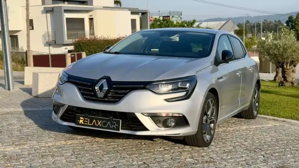 Renault Mégane 2019 - 14999 EUR, 99500 km - AUTO.MOTO.pt - 99500km - foto 3 de 20