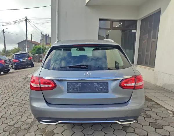 Mercedes-Benz C 180 2015 - 14990 EUR, 208711 km - AUTO.MOTO.pt - 208711km - foto 4 de 11