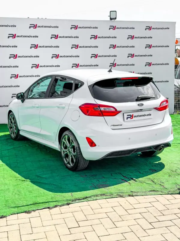 Ford Fiesta 2018 - 12500 EUR, 99424 km - AUTO.MOTO.pt - 99424km - foto 14 de 25