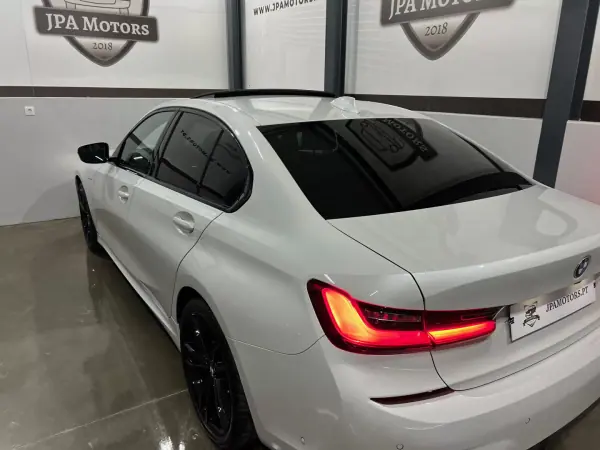 BMW 330 2020 - 36900 EUR, 64000 km - AUTO.MOTO.pt - 64000km - foto 19 de 51